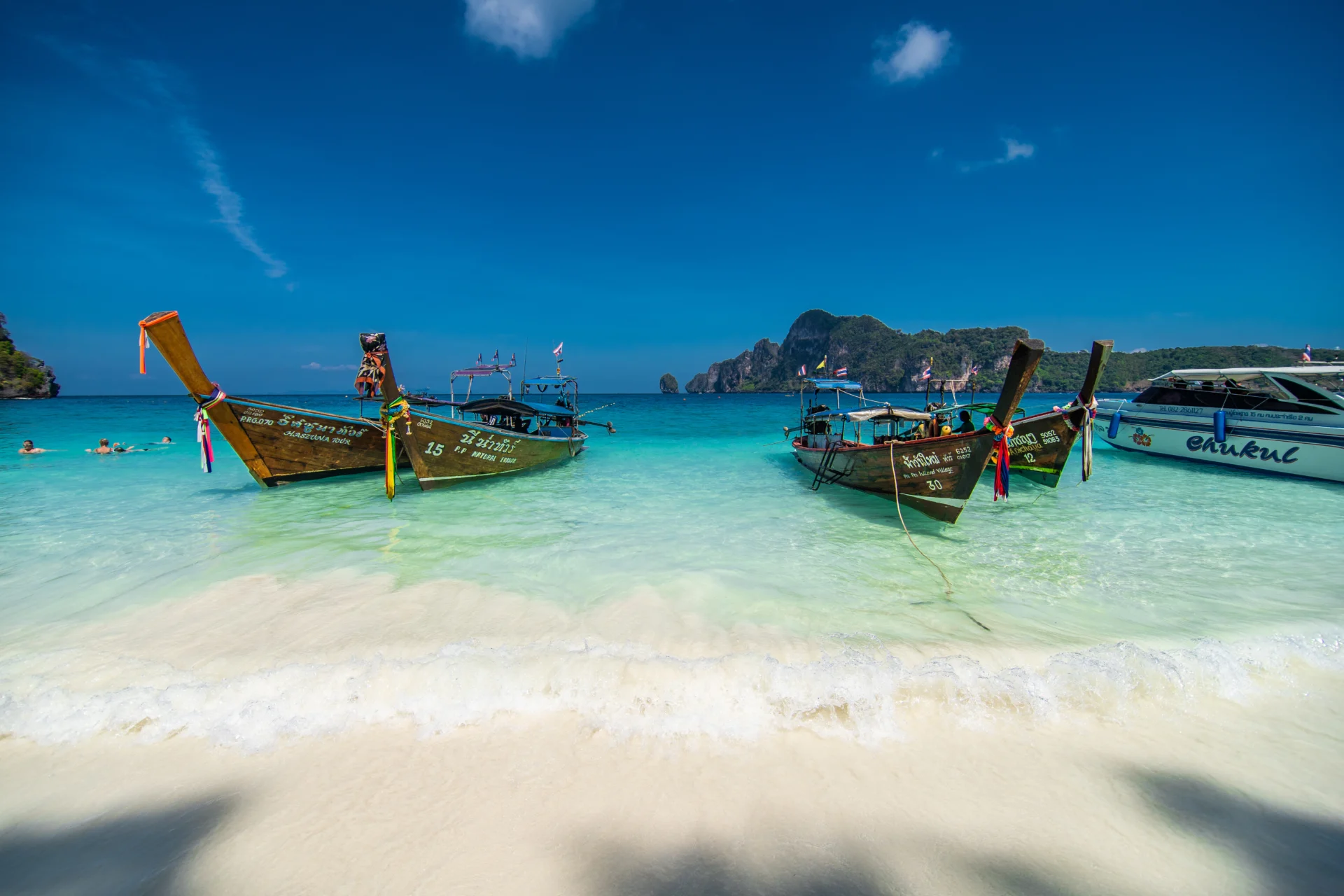 long-tail-boats-parking-white-beach-phi-phi-island-thailand